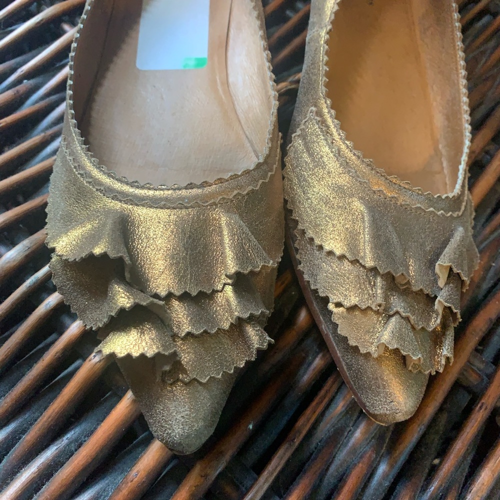 $5 Ladies flat shoes - Picture 3 of 14